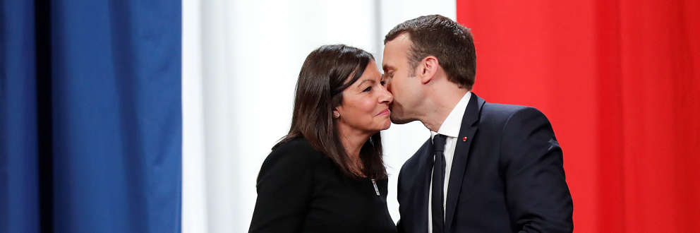 Humour Bise La bise, cette coutume so frenchy : combien de bises doit-on faire